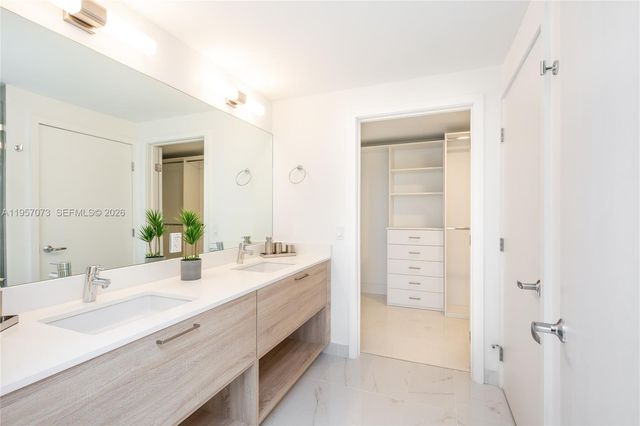 16385 Biscayne Blvd 1007, North Miami Beach, FL 33160