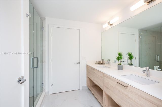 16385 Biscayne Blvd 1007, North Miami Beach, FL 33160