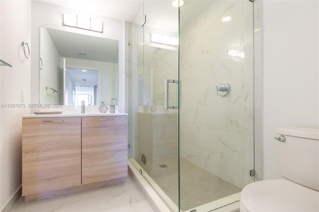 16385 Biscayne Blvd 1007, North Miami Beach, FL 33160