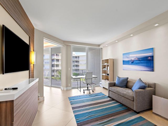 2500 S Ocean Boulevard 3a3, Palm Beach, FL 33480