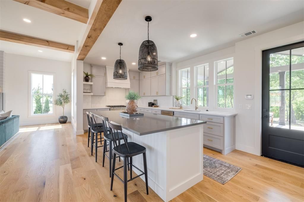 Image 10 of property listing at 29786 Vineyard Meadow Road, Norman, OK 73072