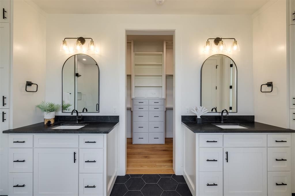 Image 19 of property listing at 29786 Vineyard Meadow Road, Norman, OK 73072