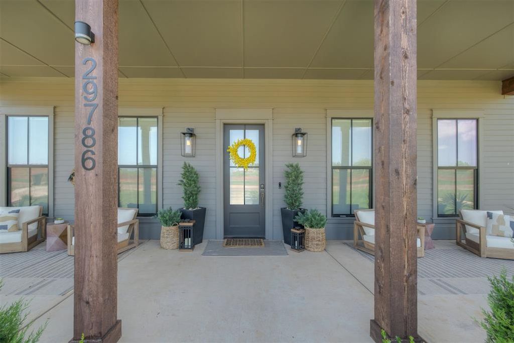 Image 3 of property listing at 29786 Vineyard Meadow Road, Norman, OK 73072