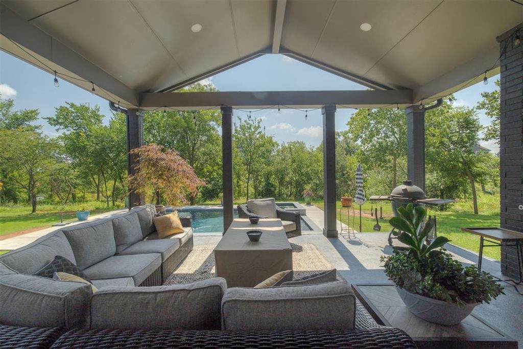 Image 32 of property listing at 29786 Vineyard Meadow Road, Norman, OK 73072