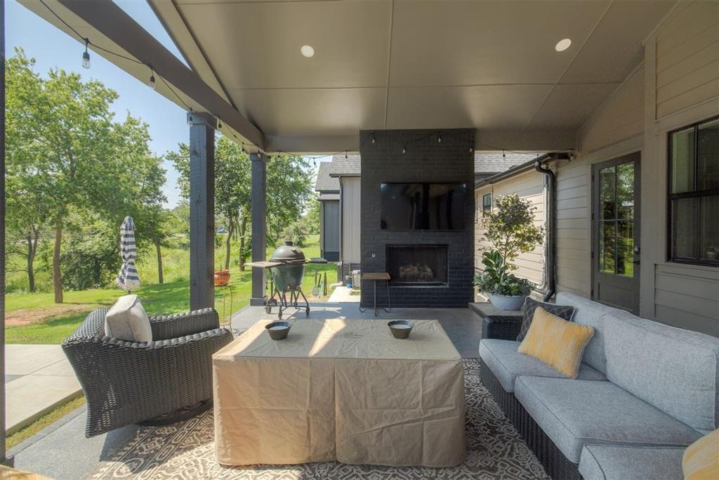 Image 34 of property listing at 29786 Vineyard Meadow Road, Norman, OK 73072