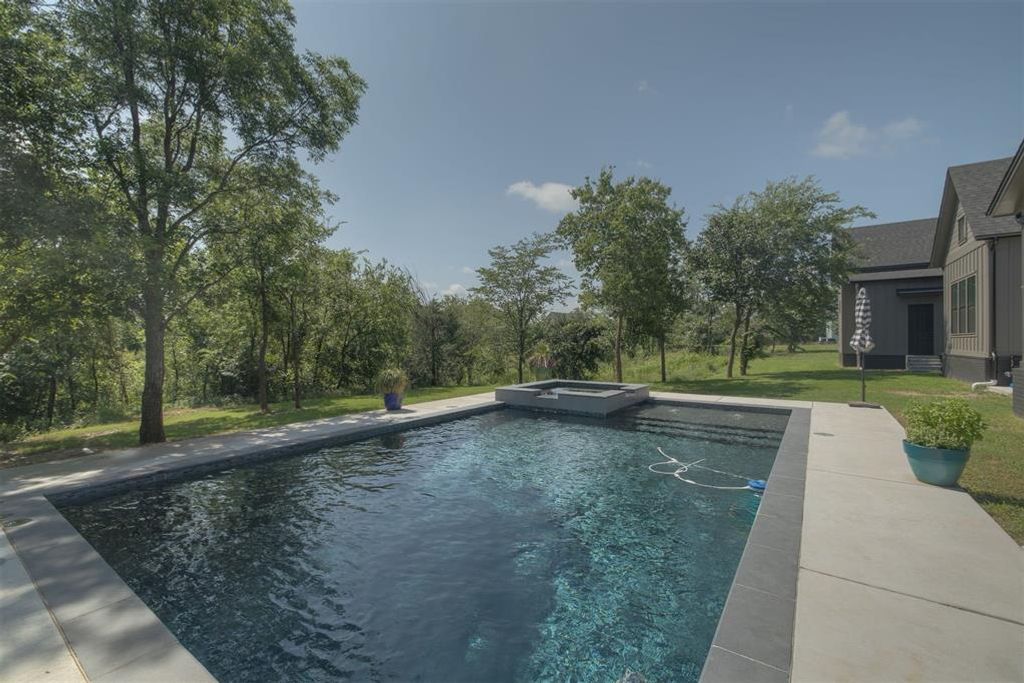 Image 36 of property listing at 29786 Vineyard Meadow Road, Norman, OK 73072