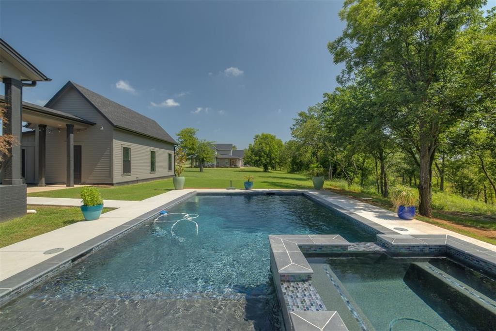 Image 39 of property listing at 29786 Vineyard Meadow Road, Norman, OK 73072