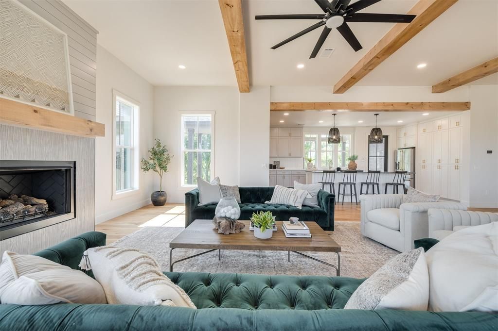 Image 8 of property listing at 29786 Vineyard Meadow Road, Norman, OK 73072