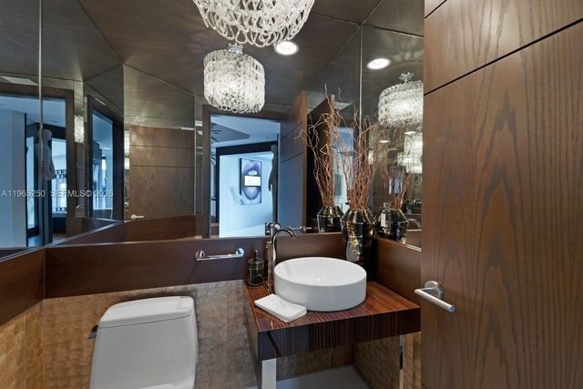 2711 S Ocean Dr 905, Hollywood, FL 33019