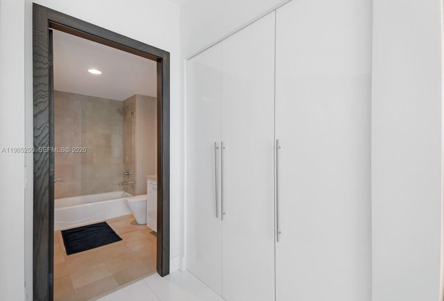 2711 S Ocean Dr 905, Hollywood, FL 33019