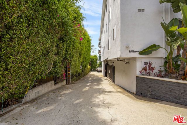 8490 Fountain Avenue 203, West Hollywood, CA 90069