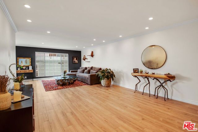 8490 Fountain Avenue 203, West Hollywood, CA 90069
