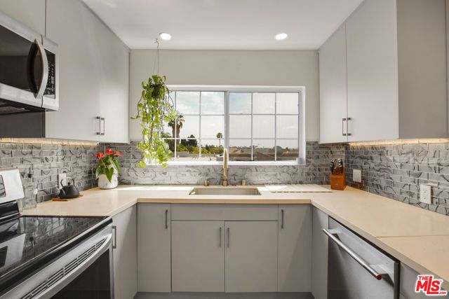 8490 Fountain Avenue 203, West Hollywood, CA 90069