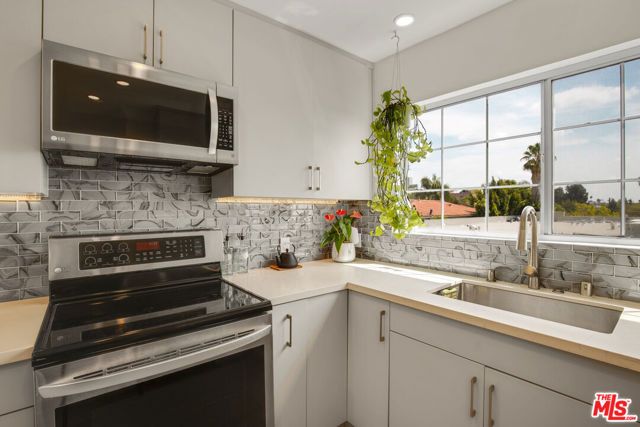 8490 Fountain Avenue 203, West Hollywood, CA 90069