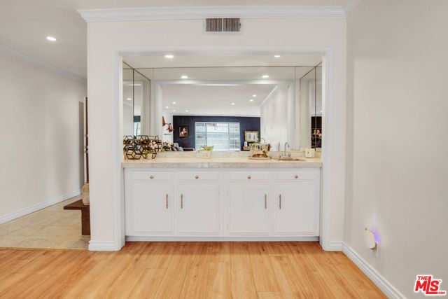8490 Fountain Avenue 203, West Hollywood, CA 90069
