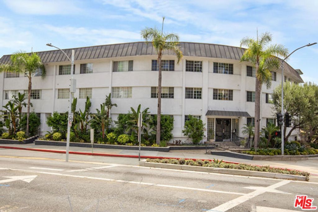 8490 Fountain Avenue 203, West Hollywood, CA 90069