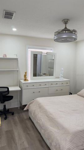 2109 E NAVAJO AVENUE, Tampa, FL 33612