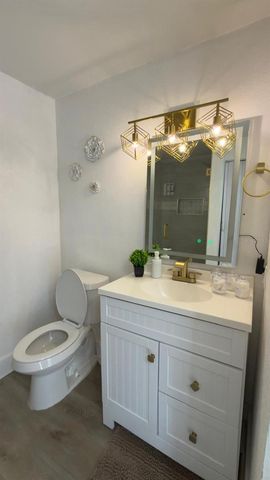 2109 E NAVAJO AVENUE, Tampa, FL 33612