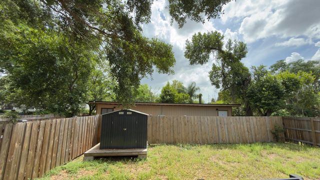 2109 E NAVAJO AVENUE, Tampa, FL 33612