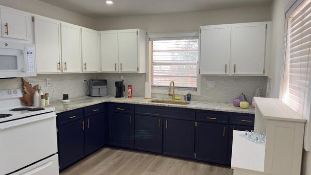 2109 E NAVAJO AVENUE, Tampa, FL 33612