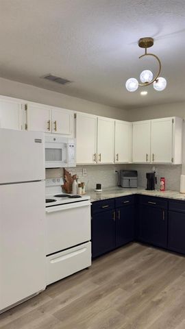 2109 E NAVAJO AVENUE, Tampa, FL 33612