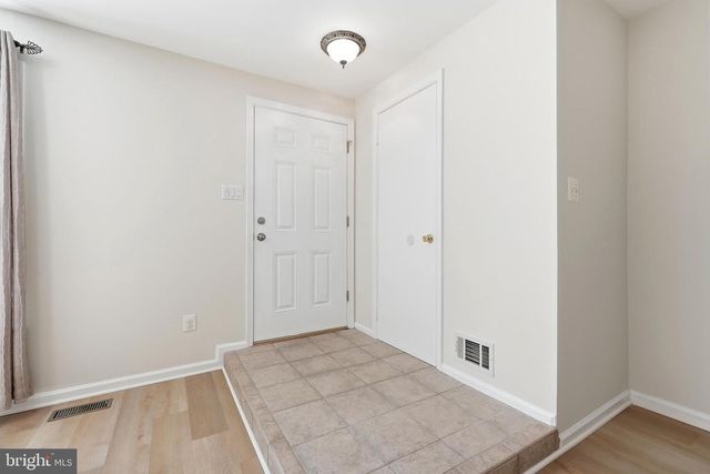 7691 NORTHERN OAKS CT, Springfield, VA 22153