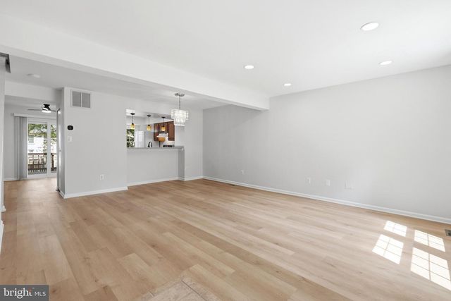 7691 NORTHERN OAKS CT, Springfield, VA 22153