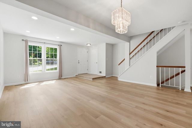 7691 NORTHERN OAKS CT, Springfield, VA 22153