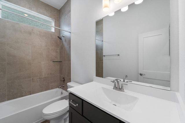 11902 Salty Bend Drive, Mont Belvieu, TX 77523