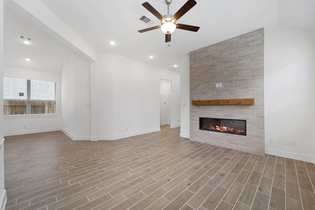 11902 Salty Bend Drive, Mont Belvieu, TX 77523