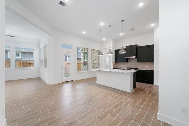 11902 Salty Bend Drive, Mont Belvieu, TX 77523