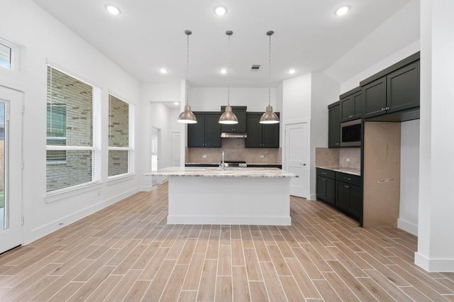 11902 Salty Bend Drive, Mont Belvieu, TX 77523
