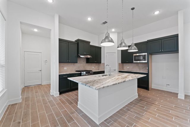 11902 Salty Bend Drive, Mont Belvieu, TX 77523