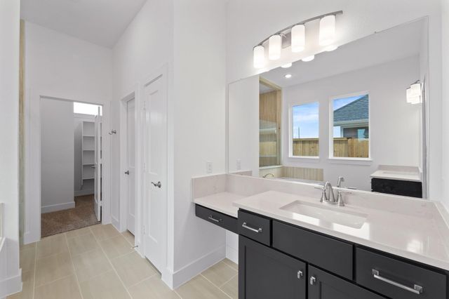 11902 Salty Bend Drive, Mont Belvieu, TX 77523