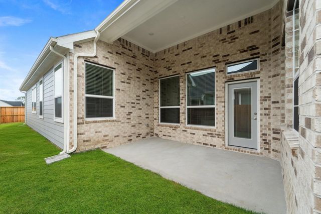 11902 Salty Bend Drive, Mont Belvieu, TX 77523