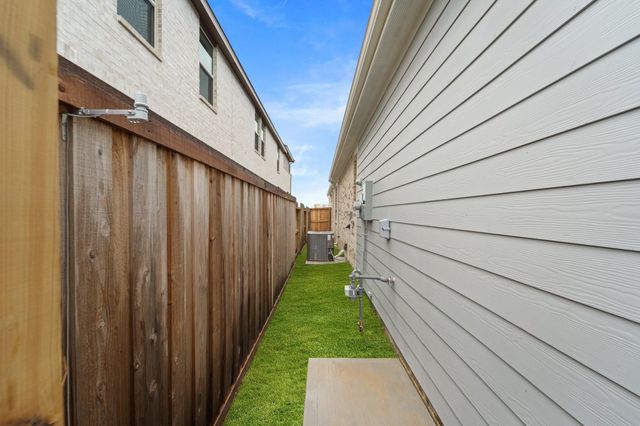 11902 Salty Bend Drive, Mont Belvieu, TX 77523
