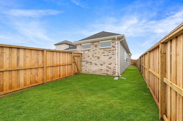 11902 Salty Bend Drive, Mont Belvieu, TX 77523