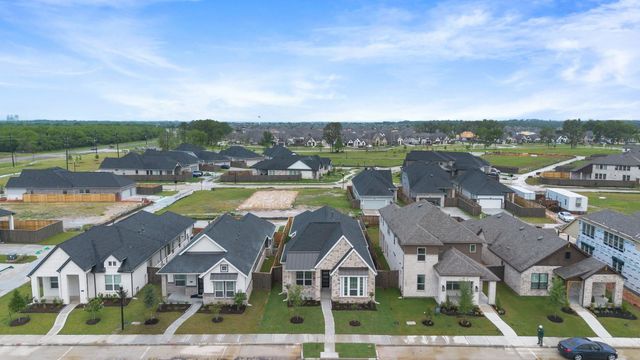 11902 Salty Bend Drive, Mont Belvieu, TX 77523
