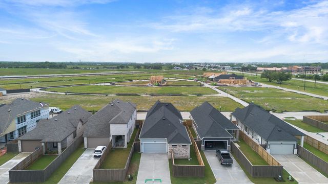 11902 Salty Bend Drive, Mont Belvieu, TX 77523