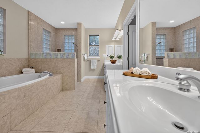 22025 PASEO CORTO DR, San Antonio, TX 78266