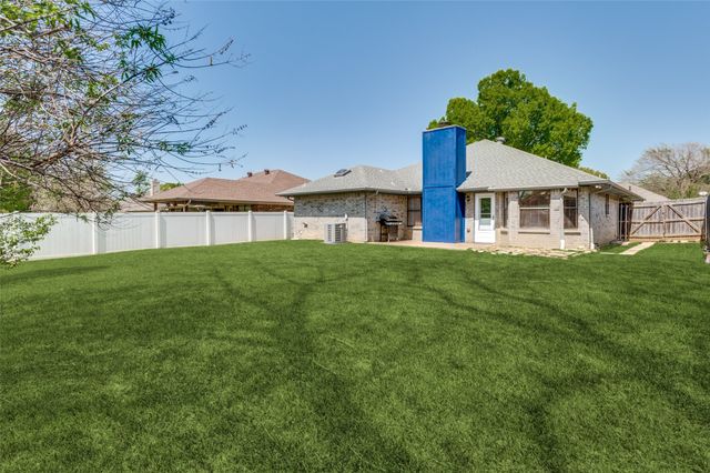 7504 Sean Drive, North Richland Hills, TX 76182