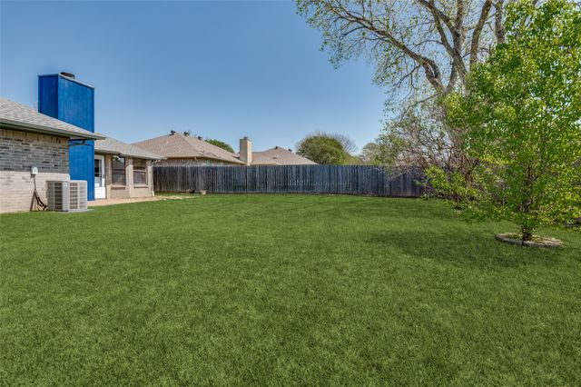 7504 Sean Drive, North Richland Hills, TX 76182