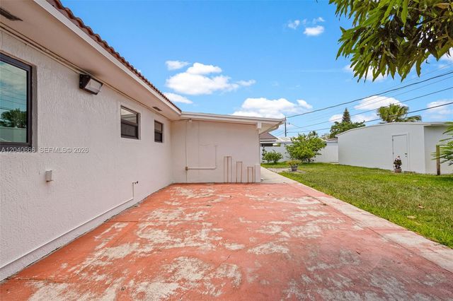 7701 W 16th Ct, Hialeah, FL 33014