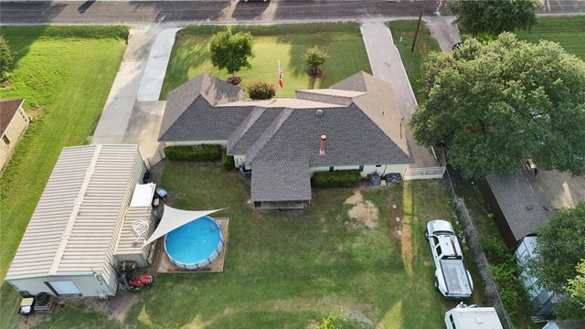 130 Crest Brook Drive, Red Oak, TX 75154