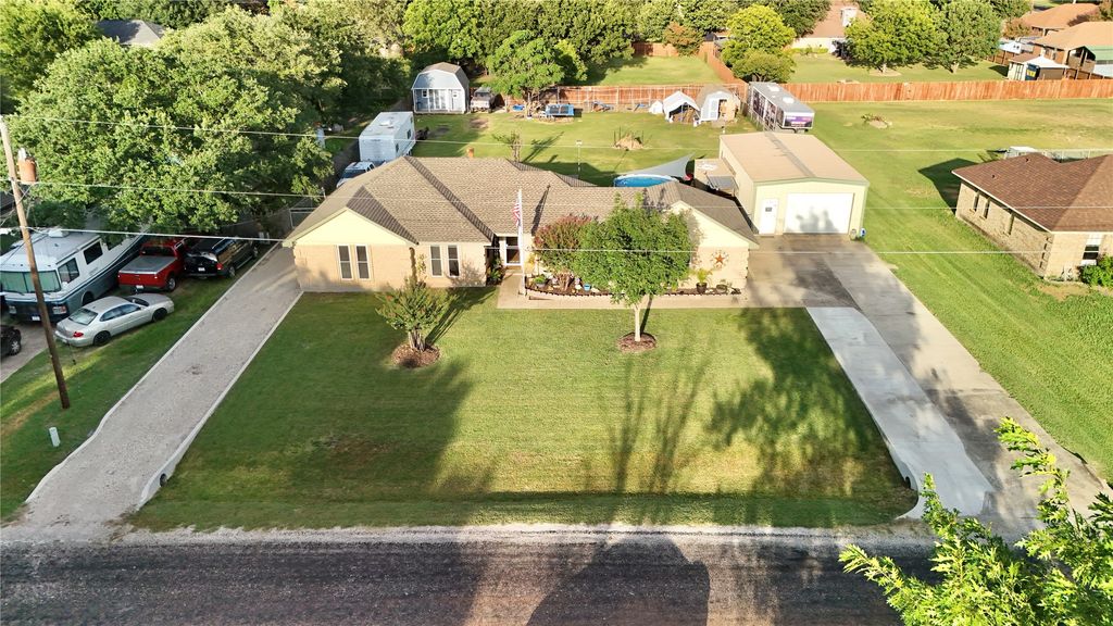 130 Crest Brook Drive, Red Oak, TX 75154