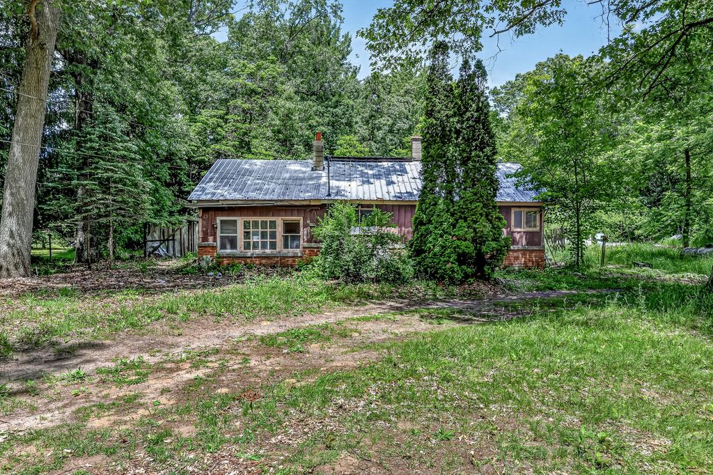 4270 Duck Lake Road, Whitehall, MI 49461