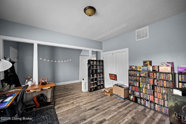 3704 Taylor Blvd, Louisville, KY 40215