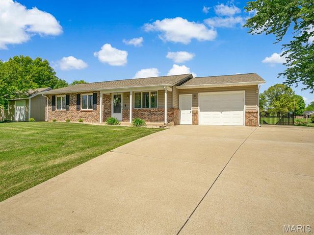 336 E Lake Drive, Edwardsville, IL 62025