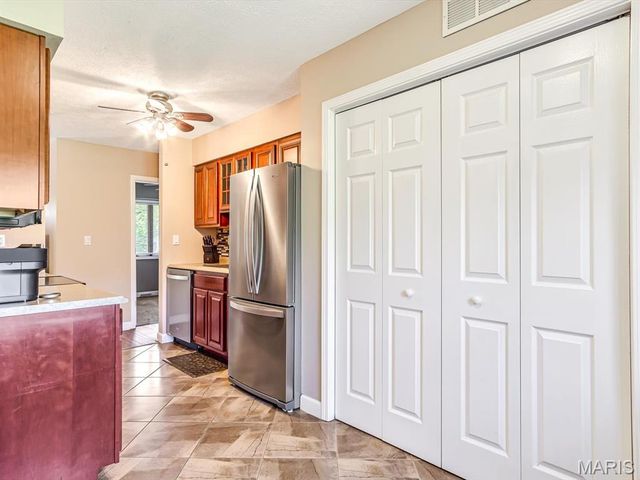 336 E Lake Drive, Edwardsville, IL 62025