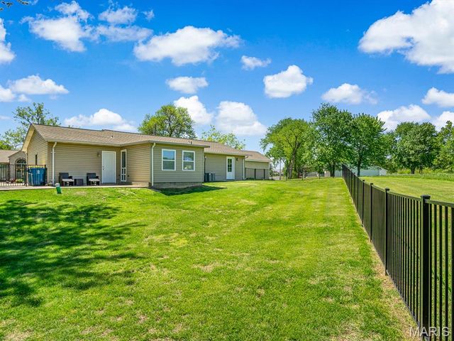 336 E Lake Drive, Edwardsville, IL 62025
